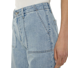 Charger l'image dans la galerie, JEAN JAMBE LARGE LIGHT WEIGTH KNIT PANT SILVER JEANS L63902LWK201