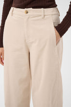 Charger l'image dans la galerie, PANTALON VELOURS CORDÉE JAMBE BARREL CREAM CRBALLIE BARREL PANT 10615711
