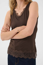 Charger l'image dans la galerie, HAUT CAMISOLE COL V BRETELLE LARGE CREAM CRALVAIA JERSEY LACE TOP 10615546 191016
