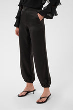 Charger l'image dans la galerie, PANTALON SATINÉ JAMBE BALLON CREAM CRCOCAMIA SATEEN BALLOON PANT 10615575
