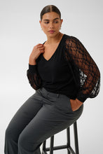 Charger l'image dans la galerie, HAUT COL V MANCHE DENTELLE TAILLE PLUS KAFFE CURVE KCLEONA LACE 10584591 100121

