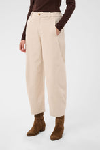Charger l'image dans la galerie, PANTALON VELOURS CORDÉE JAMBE BARREL CREAM CRBALLIE BARREL PANT 10615711
