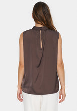 Charger l'image dans la galerie, HAUT SANS MANCHE COL HAUT SAINT TROPEZ AILEENSZ 30500036 BRUN
