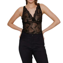 Charger l'image dans la galerie, HAUT CAMISOLE COL V DENTELLE BRETELLE SPAGHETTI SAINT TROPEZ DAISY TOP 30510200
