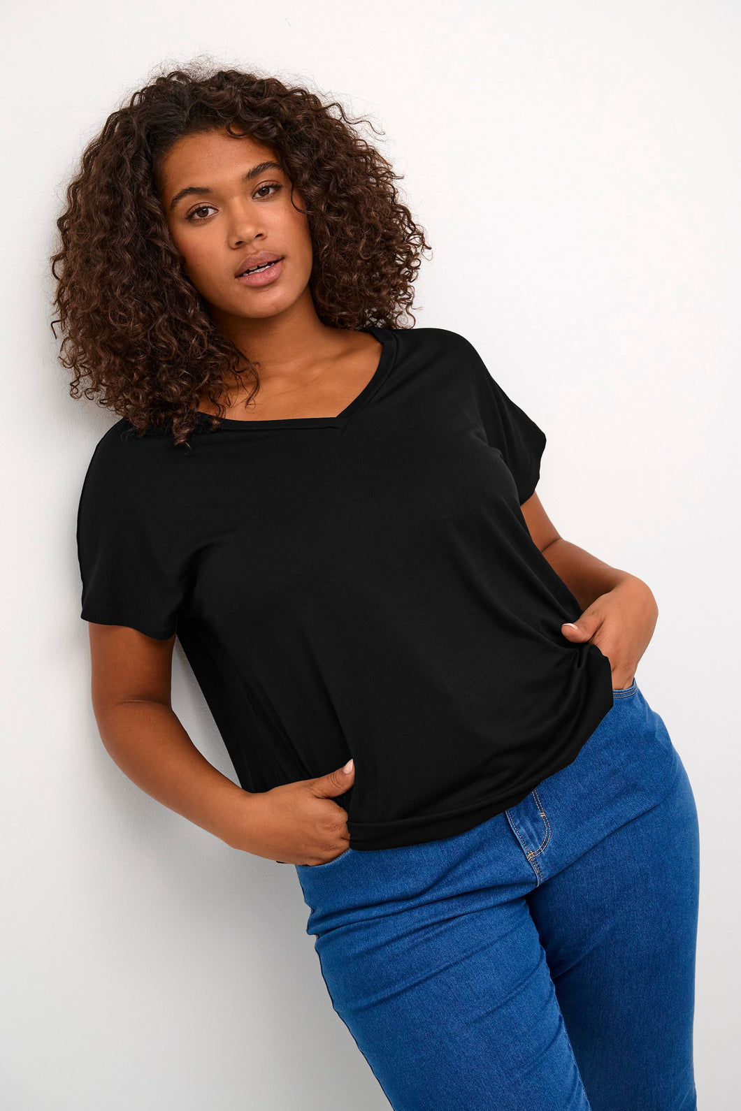 HAUT COL V ÉLASTIQUE AU BAS TAILLE PLUS KAFFE CURVE KCJENA V-NECK