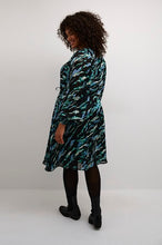 Charger l&#39;image dans la galerie, ROBE IMPRIMÉ KAFFE CURVE KCLUCKY DRESS
