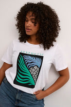 Charger l&#39;image dans la galerie, HAUT T-SHIRT IMPRIMÉ AU DEVANT KAFFE CURVE KCAMINA GREEN
