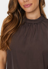 Charger l'image dans la galerie, HAUT SANS MANCHE COL HAUT SAINT TROPEZ AILEENSZ 30500036 BRUN
