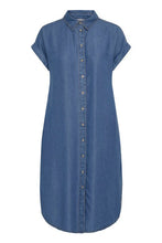 Charger l'image dans la galerie, ROBE CHEMISIER TENCEL COULEUR DENIM MANCHE COURTE B.YOUNG BYKOSMO SS SHIRT DRESS 20818786
