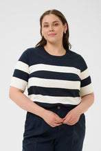 Charger l'image dans la galerie, TRICOT COL V MANCHE COURTE A RAYURES TAILLE PLUS KAFFE CURVE KCLIZZY STRIPED 10582914 108979
