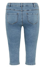 Charger l'image dans la galerie, PANTALON CAPRI DE JEAN TAILLE PLUS KAFFE CURVE KCVILANA CAPRI JEANS 10584087
