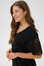 Charger l'image dans la galerie, HAUT COL V MANCHES COURTES AVEC DENTELLE CREAM CRSUNY T-SHIRT 10614882-100120

