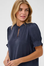 Charger l'image dans la galerie, HAUT BLOUSE MANCHE COURTE BOUFFANTE SAINT TROPEZ NUNNISZ SHIRT 30512493 193810
