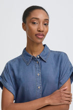 Charger l'image dans la galerie, ROBE CHEMISIER TENCEL COULEUR DENIM MANCHE COURTE B.YOUNG BYKOSMO SS SHIRT DRESS 20818786
