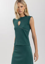 Charger l&#39;image dans la galerie, HAUT CAMISOLE BRETELLE LARGE TROU AU BUSTE LEZ A LEZ 7118E
