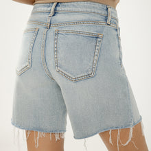 Charger l'image dans la galerie, SUKI LONG SHORT BERMUDA SILVER JEAN L53971ADM121
