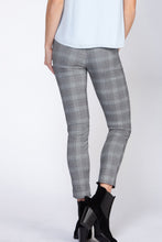 Charger l&#39;image dans la galerie, PANTALON SKINNY CARREAUX BLACK TAPE 1622781T

